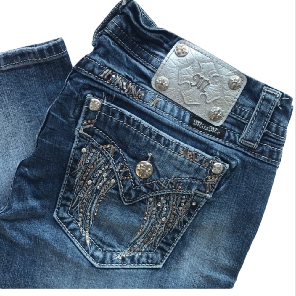 Miss Me Mid Rise Easy Crop Size 31